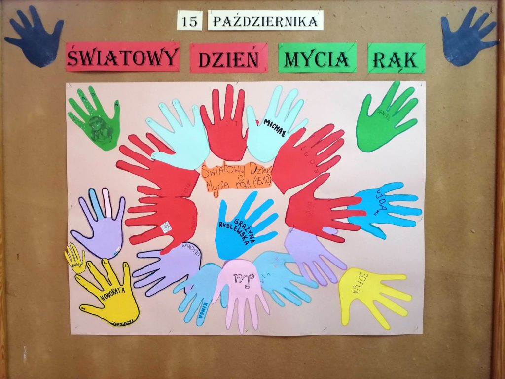 Plakat przedstawiający ręce dzieci z podpisami 